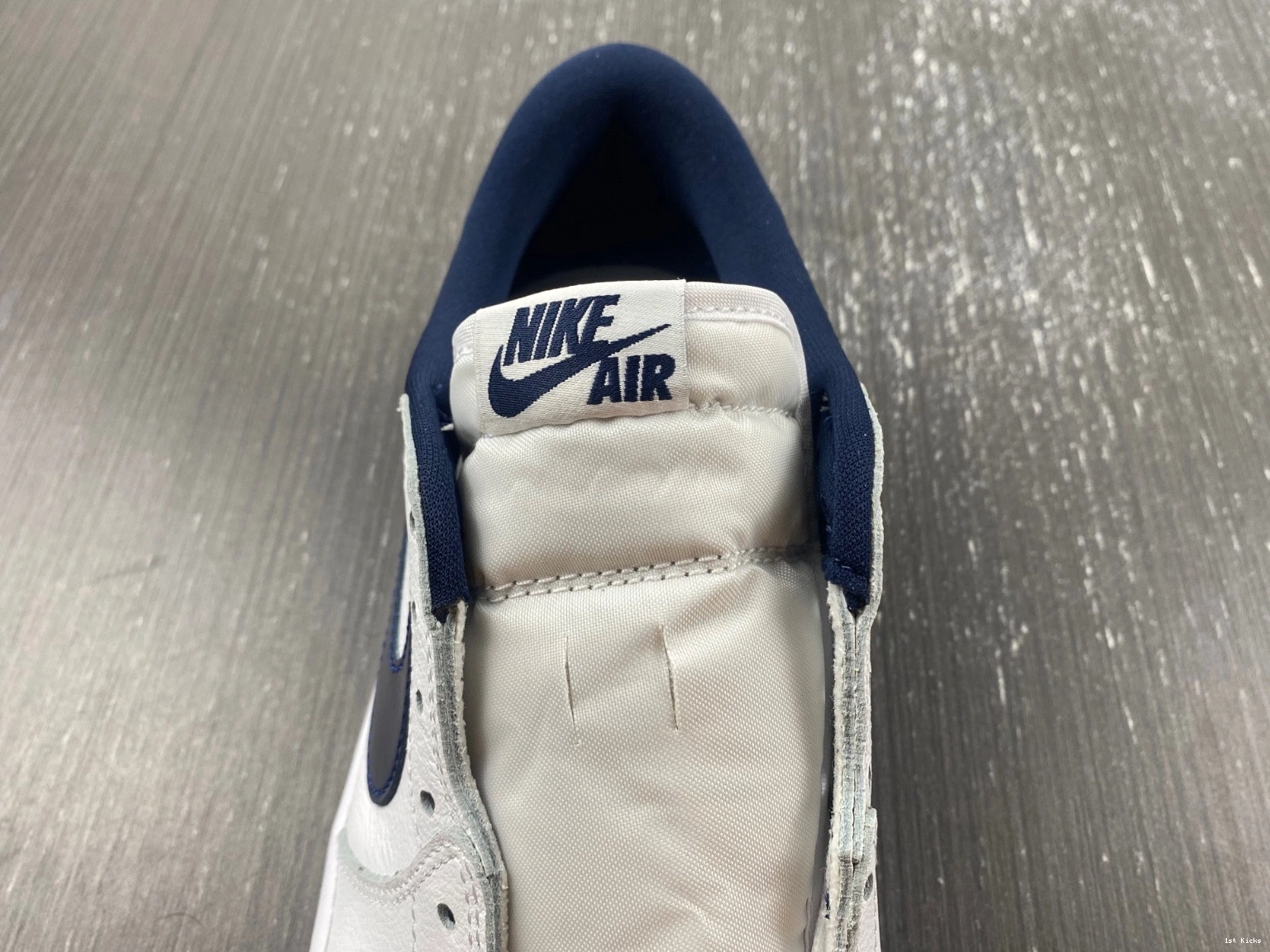 Retro 1 Blue Low Metallic - 705329-106 Jordan 0311